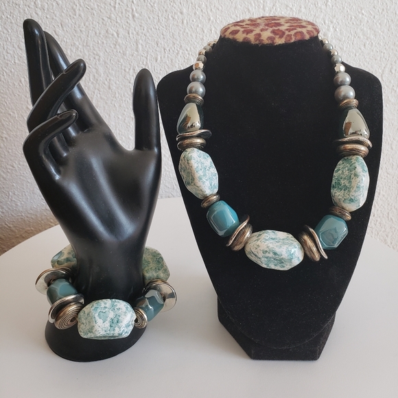 Jewelmint Turquoise Silver Tone Set of Necklace and Bracelet - Picture 1 of 15